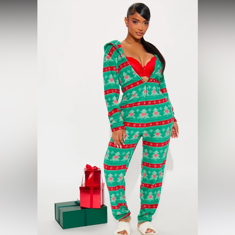 NEW Holly Jolly Christmas Plush Pajama Jumpsuit Onesie